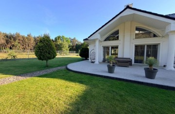 Nowoczesna rezydencja z własnym lasem -Lisiec Mały
