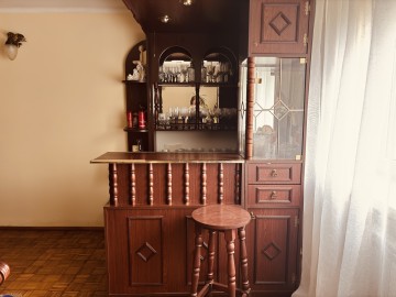 Sprzedam dębowy stół + 10 krzeseł oraz barek z dwa taborety
