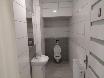 Wynajmę duży lokal handlowo-magazynowy, parter, parking