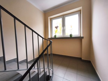 Przestronna kawalerka, 2 piętro, po remoncie, niski blok