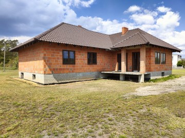 Sprzedam dom parterowy, stan surowy zamknięty, gm. Ślesin