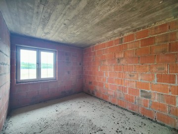 Sprzedam dom parterowy, stan surowy zamknięty, gm. Ślesin