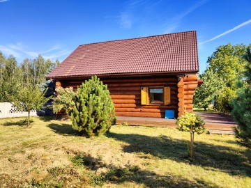 Sprzedam dom z bali na dużej działce, w okolicy jeziora