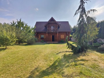 Sprzedam dom z bali na dużej działce, w okolicy jeziora