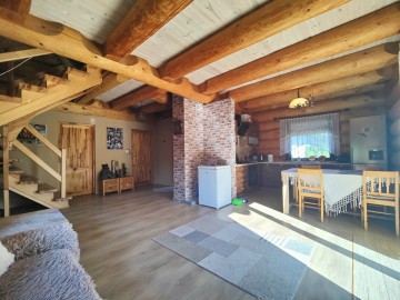 Sprzedam dom z bali na dużej działce, w okolicy jeziora