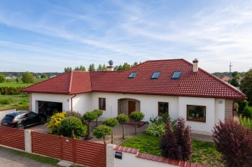 Dom 283 m2 plus garaż 50m2 Branno