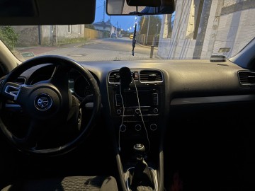 VW Golf VI 2009 r. &ndash; do naprawy / uszkodzone sprzęgło