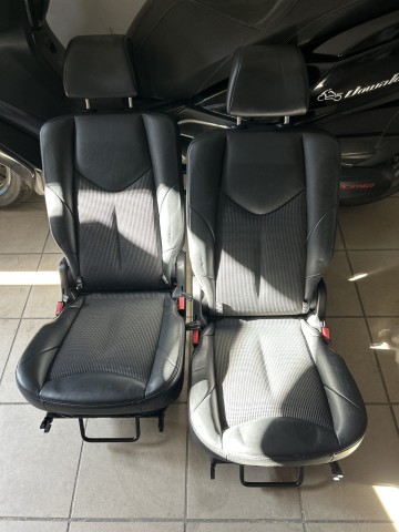Sprzedam fotele p&oacute;ł sk&oacute;ra peugeot 308 sw trzeci rząd