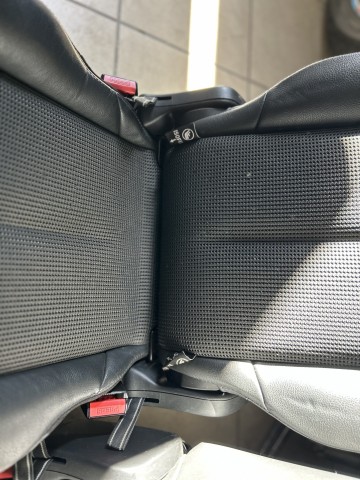 Sprzedam fotele p&oacute;ł sk&oacute;ra peugeot 308 sw trzeci rząd