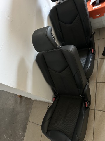 Sprzedam fotele p&oacute;ł sk&oacute;ra peugeot 308 sw trzeci rząd