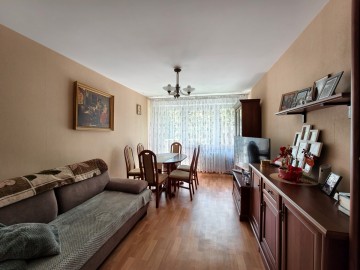 Sprzedam 3 pok., rozkładowe mieszkanie z balkonem, 2 piętro