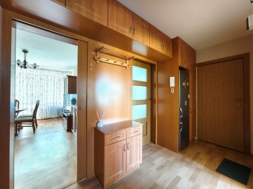 Sprzedam 3 pok., rozkładowe mieszkanie z balkonem, 2 piętro