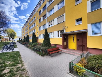Sprzedam 3 pok., rozkładowe mieszkanie z balkonem, 2 piętro