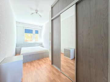 Sprzedam 3 pok., rozkładowe mieszkanie z balkonem, 2 piętro