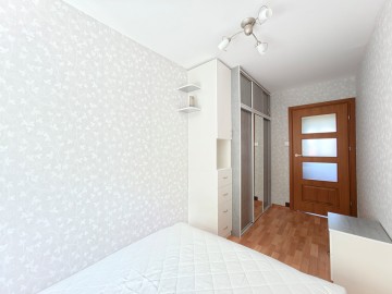 Sprzedam 3 pok., rozkładowe mieszkanie z balkonem, 2 piętro