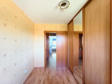 Sprzedam 3 pok., rozkładowe mieszkanie z balkonem, 2 piętro