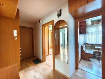 Sprzedam 3 pok., rozkładowe mieszkanie z balkonem, 2 piętro