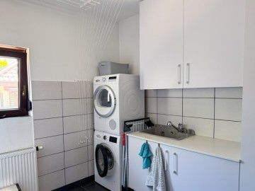 Luksusowy Dom z Fotowoltaiką i Pięknym Ogrodem – Żdżary