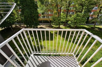Sprzedam 3 pokoje z balkonem, 2 piętro, umeblowane i wyposaż ...