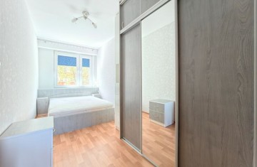 Sprzedam 3 pokoje z balkonem, 2 piętro, umeblowane i wyposaż ...