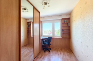 Sprzedam 3 pokoje z balkonem, 2 piętro, umeblowane i wyposaż ...
