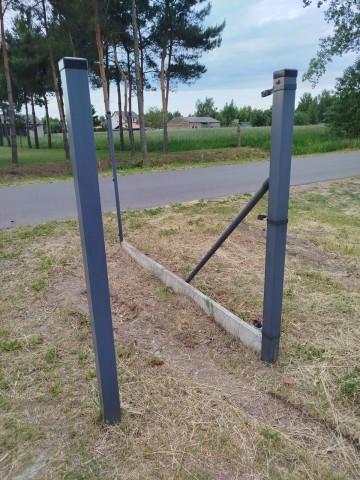 Sprzedam siatkę ogrodzeniową+ słupki + słupki do bramy