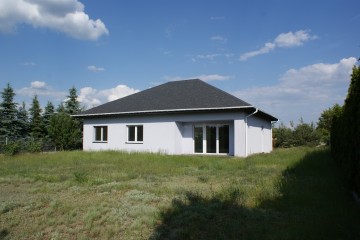 Wolnostojący dom z garażem w spokojnej okolicy 139 m²