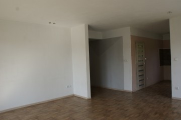 Wolnostojący dom z garażem w spokojnej okolicy 139 m²
