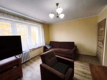 Przestronna kawalerka, po remoncie, 2 piętro, niski blok
