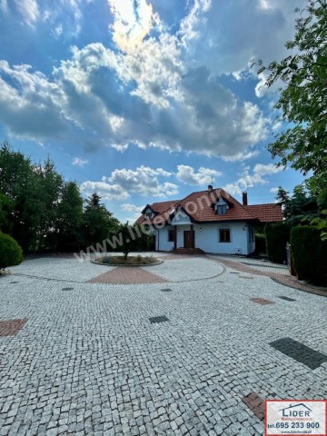 Elegancki dom 220 m² z basenem - Konin, os. Chorzeń
