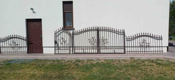 Brama dwuskrzydłowa z furtką