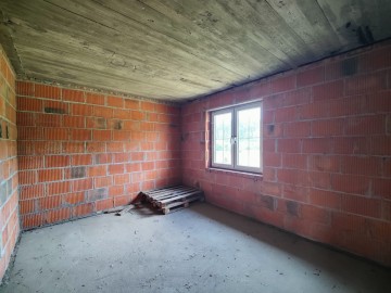 Sprzedam dom parterowy w budowie, na dużej działce-gm.Ślesin