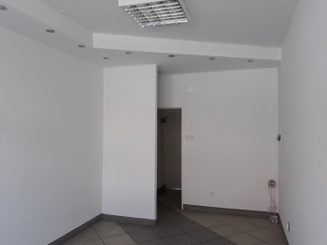 Do wynajęcia lokal handlowo-usługowy w pobliżu tunelu PKP