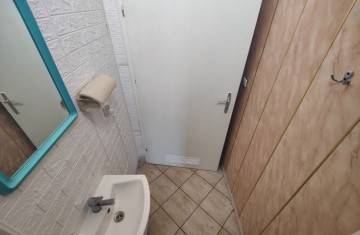 Do wynajęcia lokal handlowo-usługowy na parterze