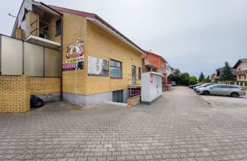 Do wynajęcia lokal handlowo-usługowy na parterze