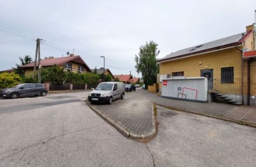 Do wynajęcia lokal handlowo-usługowy na parterze