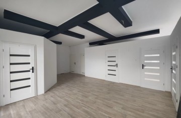 Do wynajęcia lokal handlowo-usługowy na parterze