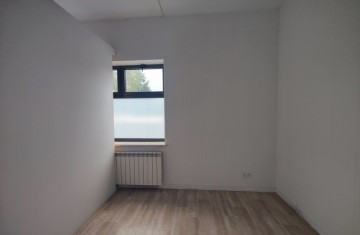 Do wynajęcia lokal handlowo-usługowy na parterze