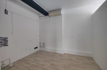 Do wynajęcia lokal handlowo-usługowy na parterze