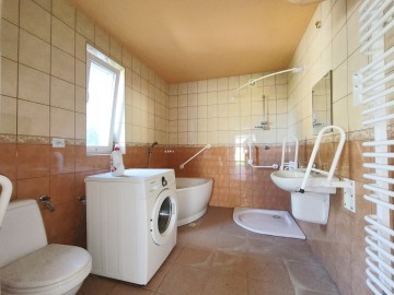 Siedlisko z domem i gruntami 2,3281ha ok. Ślesina