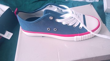 sprzedam buty nowe