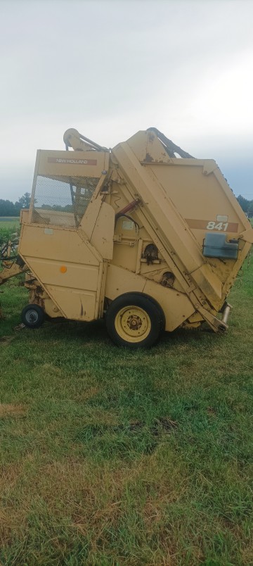 Prasa New Holland 841