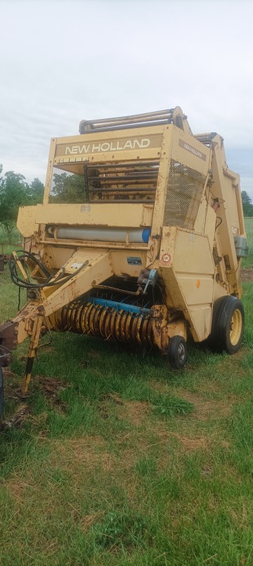 Prasa New Holland 841