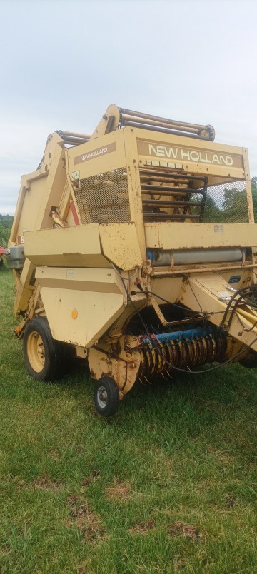 Prasa New Holland 841