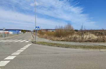 Atrakcyjny teren inwestycyjny w kompleksie zabudowy komercyj ...