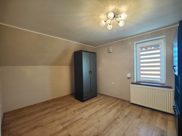 Sprzedam dom po remoncie -2 odrębne wejścia -14 km od Konina
