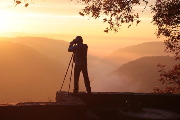 Operator kamer, montażysta wideo, fotograf