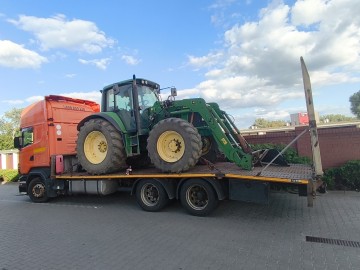 Transport maszyn, pomoc drogowa, laweta