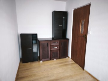 2 pokojowe mieszkanie, 3 piętro, niski blok-os. V