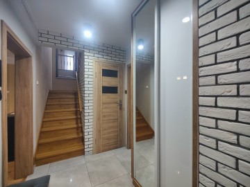 Sprzedam przestronny dom-po remoncie-6 pokoi-działka 625m2